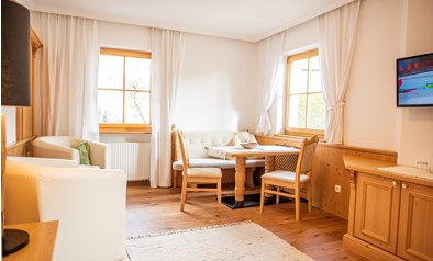 Das Wohnzimmer des Apartments Arnika