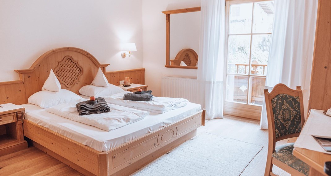 Camera doppia Brunelle con letto matrimoniale e balcone