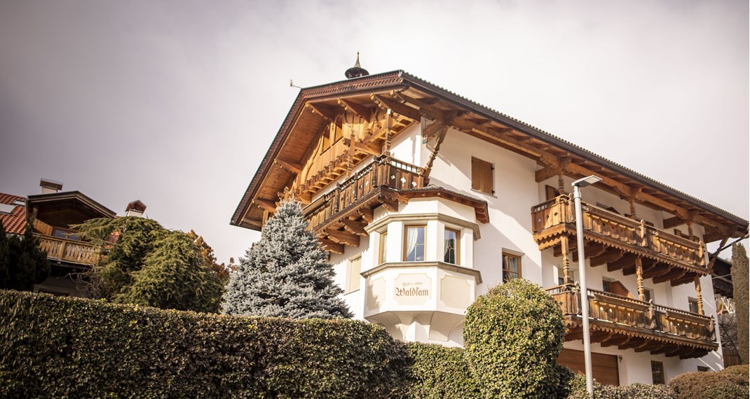 Die Dependance Waldsam von außen