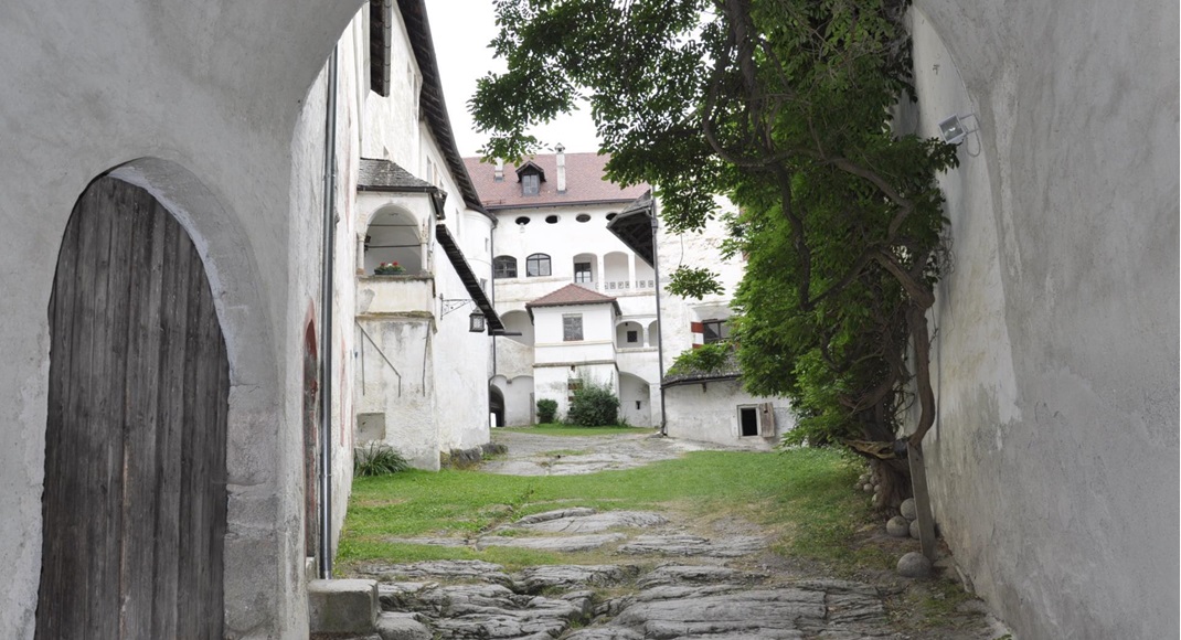 The courtyard of Rodenegg Castle