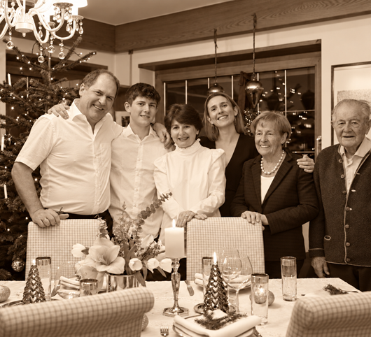 familienportra-t-in-sanftem-sepiaton-2