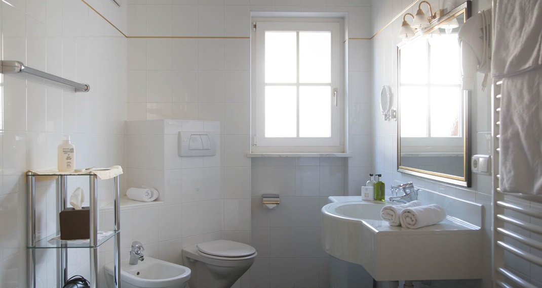 The bathroom with waschbasin, toilet, and bidet
