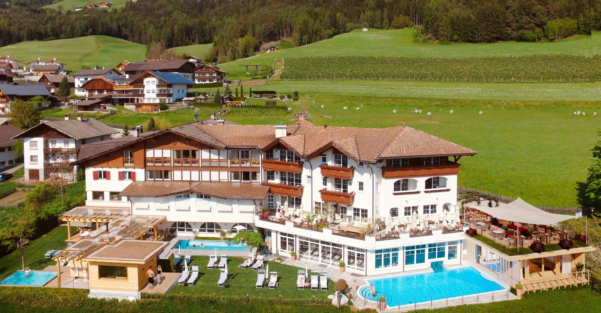 Hotel Schönblick mit Terrasse und Pool