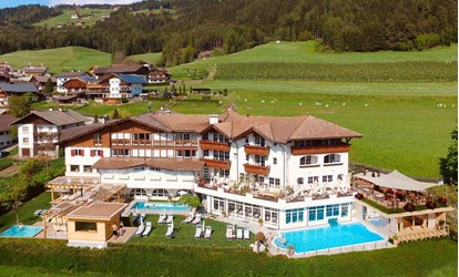 Hotel Schönblick mit Terrasse und Pool