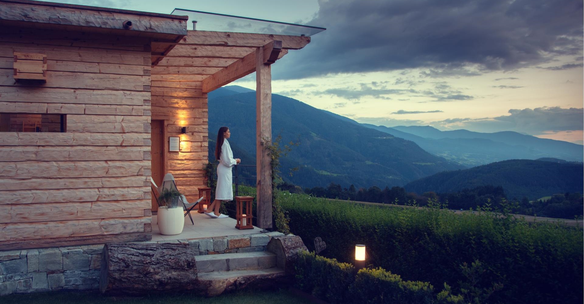 A women is enjoying the view on the mountains in the evening