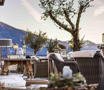 Die Terrasse abends im Winter