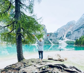 An einem Bergsee