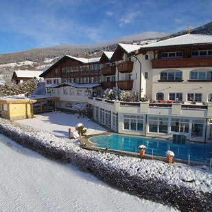 Il nostro albergo con piscina in inverno