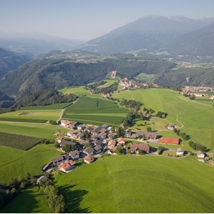 Rodengo visto dall'alto in estate
