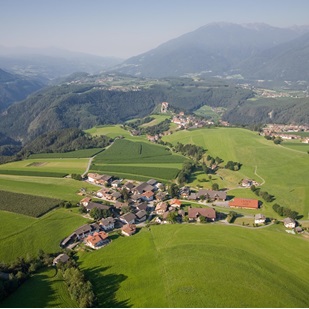 schoenblick-rodeneck-luftaufnahme