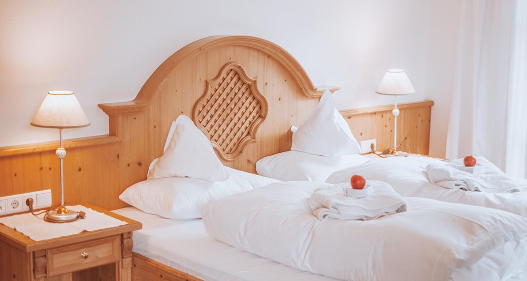 Das Bett im Doppelzimmer Veilchen