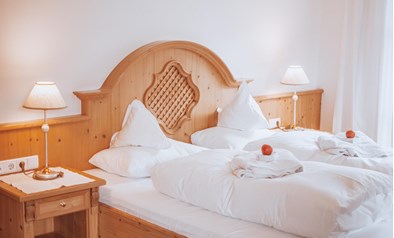 Das Bett im Doppelzimmer Veilchen