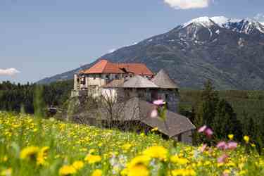 Rodenegg Castle in spring